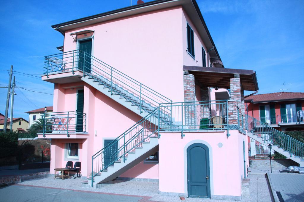 La Fonda Casa Vacanze-Appartamenti Con Piscina Santo Stefano di Magra Exterior photo